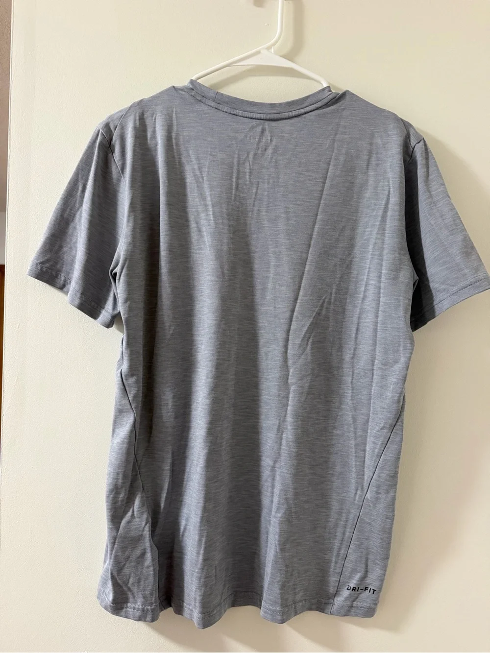 Nike Tee Men M Gray Like New Dri-FIT Short Sleeve Black Swoosh Crew Neck